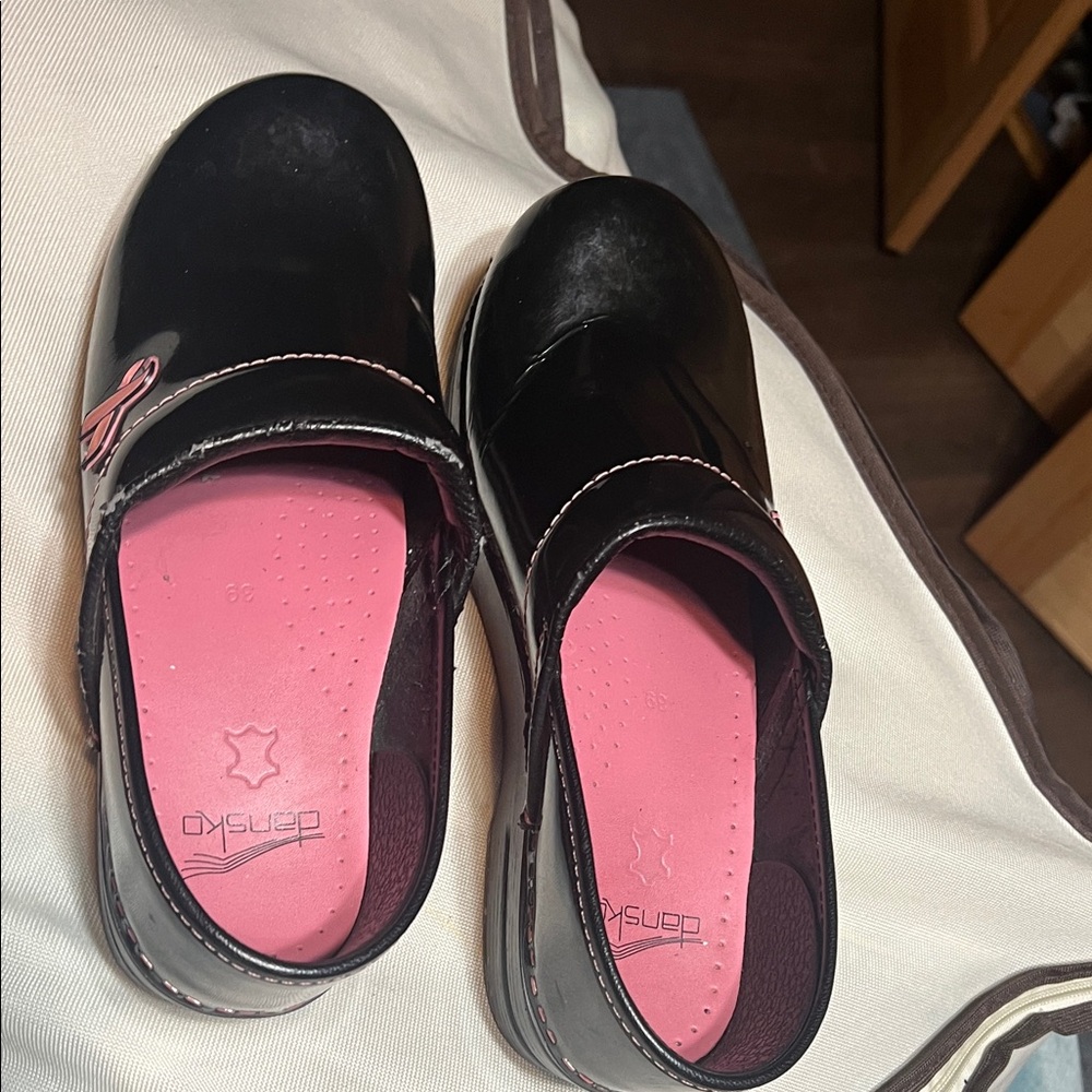 Dansko women’s clogs in Black with Pink Lining